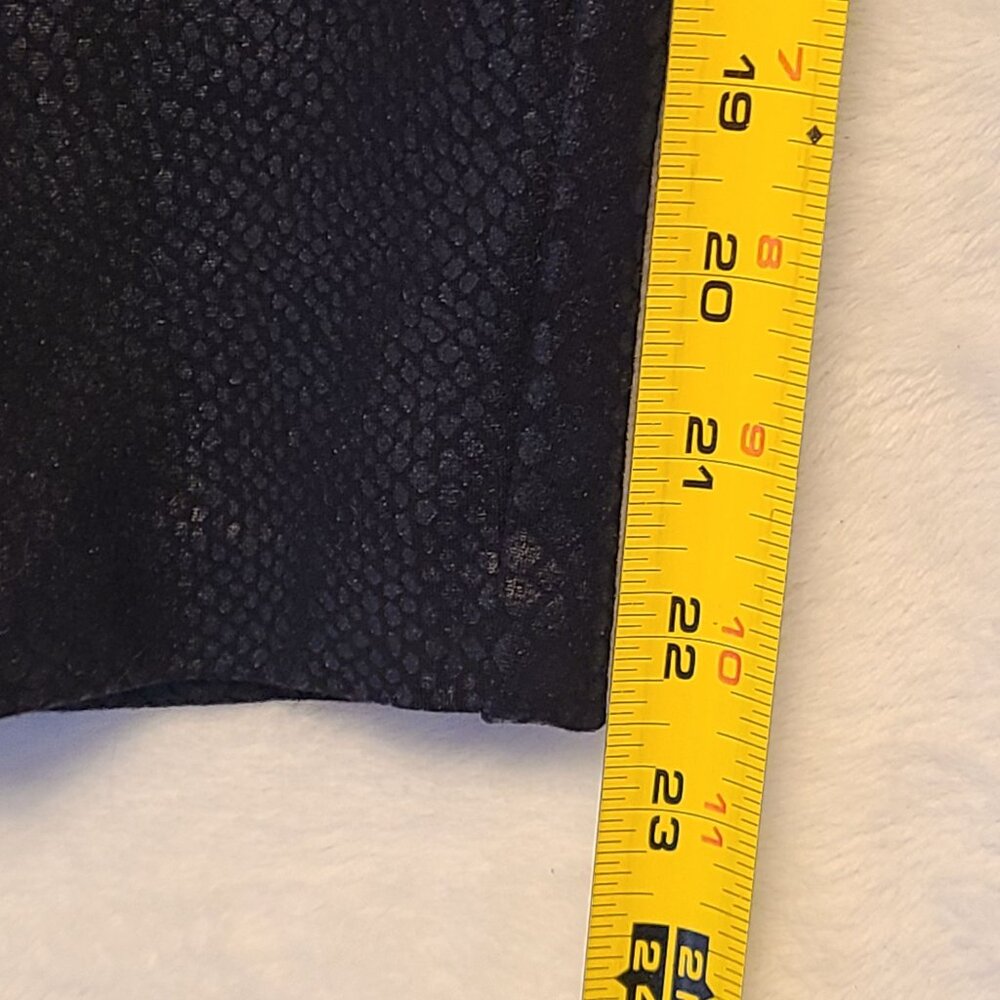 Torrid Pixie Cropped Snake Print Leggings Pull On Pants Size 2R - Picture 9 of 9
